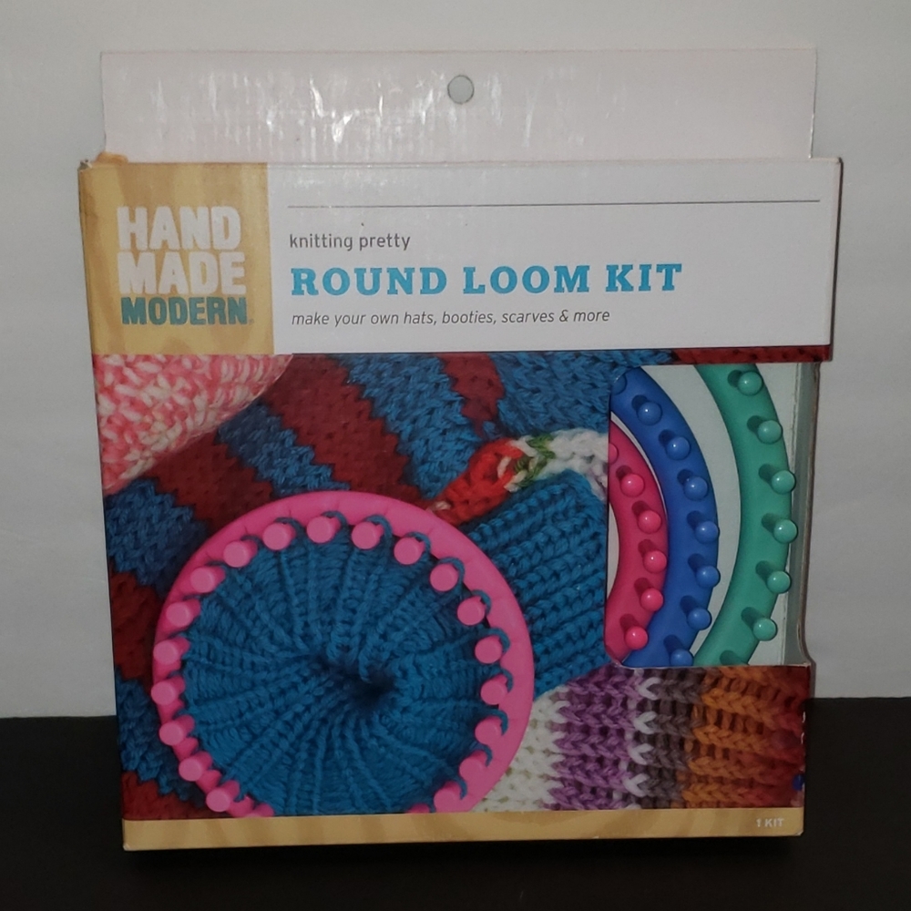 NIB Hand Made Modern Round Loom Kit